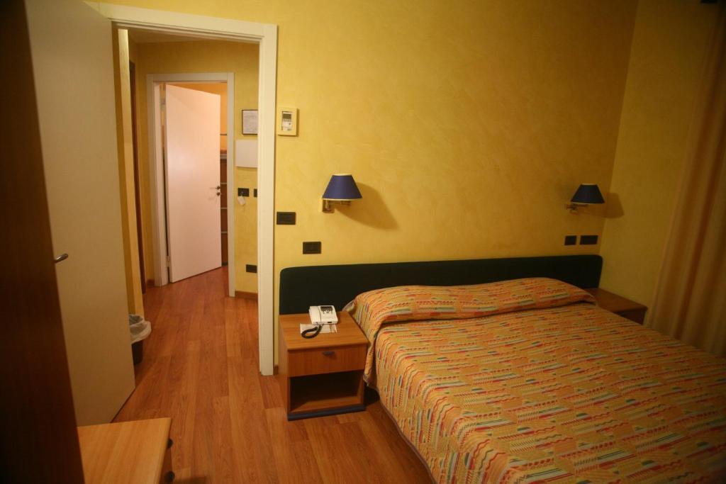 Hotel Victoria بورتو سان جورجيو الغرفة الصورة